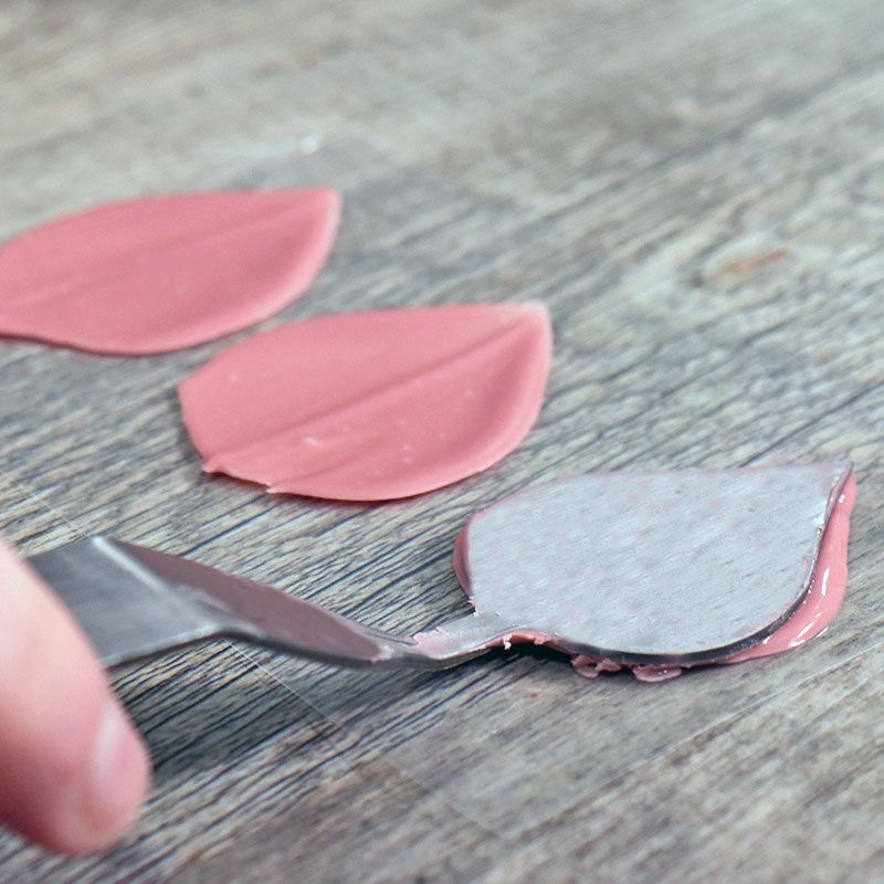 Spatule à former les feuilles en chocolat 36 mm
