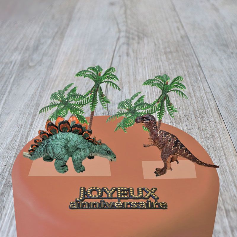 Deux figurines de dinosaure stylisées décorent un gâteau sucré Photo Stock  - Alamy