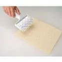 Rouleau pique pâte plastique 12 cm