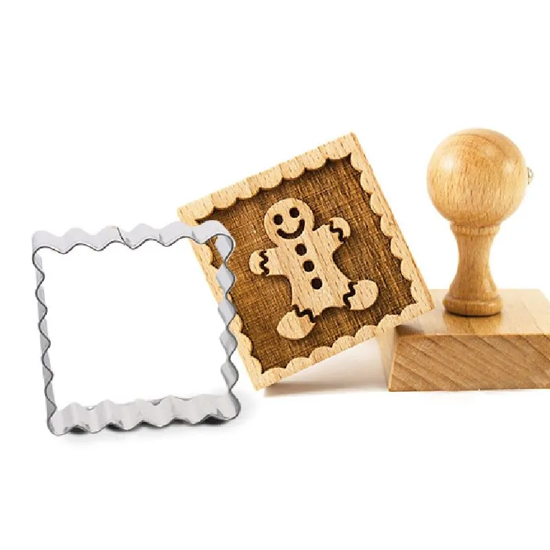 Tampon à biscuit bois Bonhomme en pain d'épices + découpoir carré