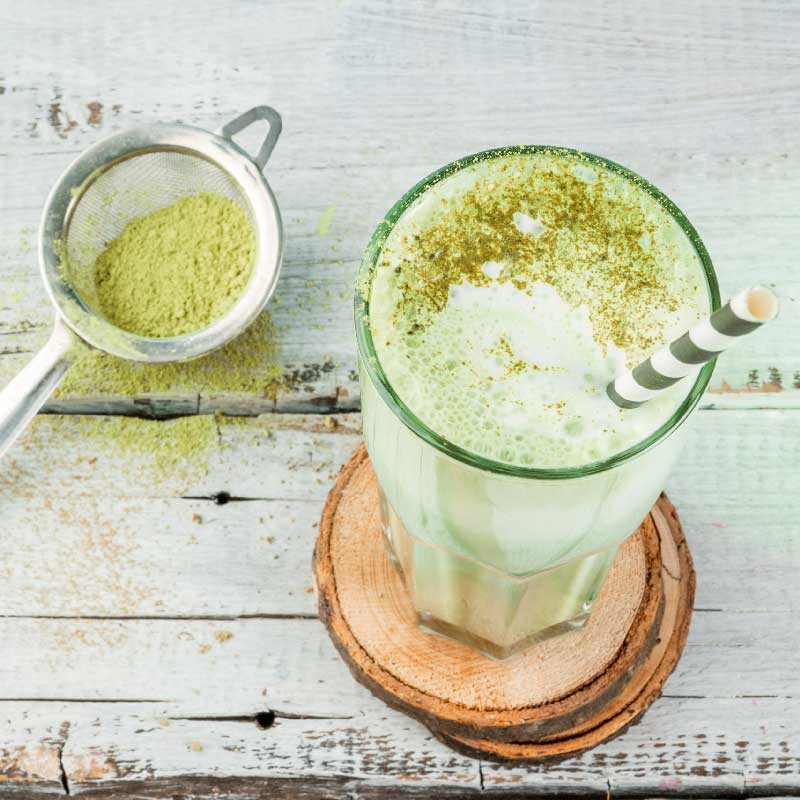 Matcha latté glacé à la vanille - The Vert et Chocolat