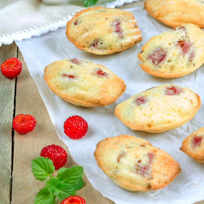 Moule 20 mini-madeleines en acier antiadhérent 4x3cm ambiance