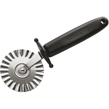 roulette à pâte cannelée...