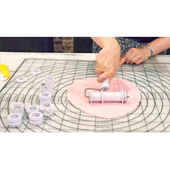 Broderie, frises, rubans